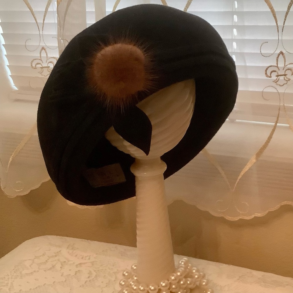Marli Moda Black felted rabbit beret hat cap Vintage